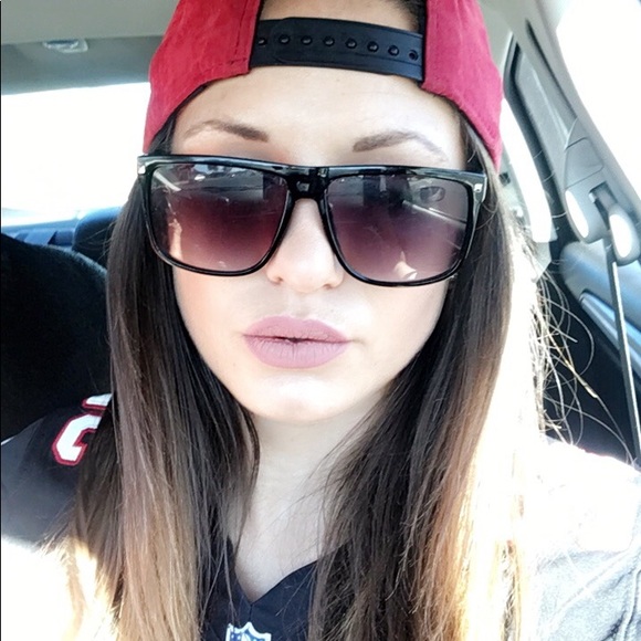 What up!? I’m Lauren - Picture 3 of 3